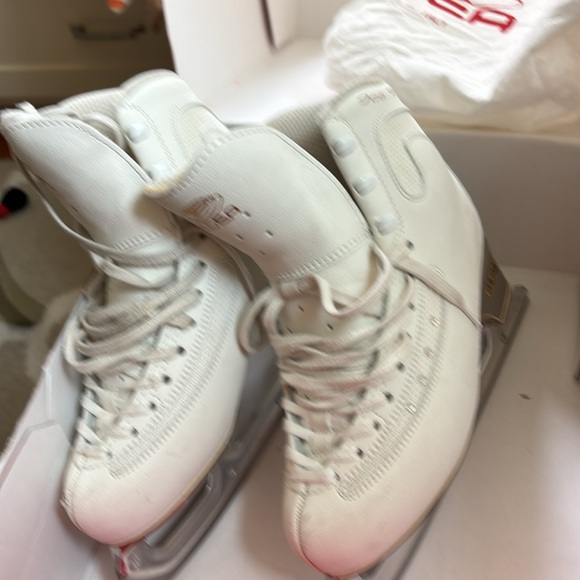 EDEA Ice Fly figure skates size 240C with Matrix Elite 9” Blade - Picture 7 of 8